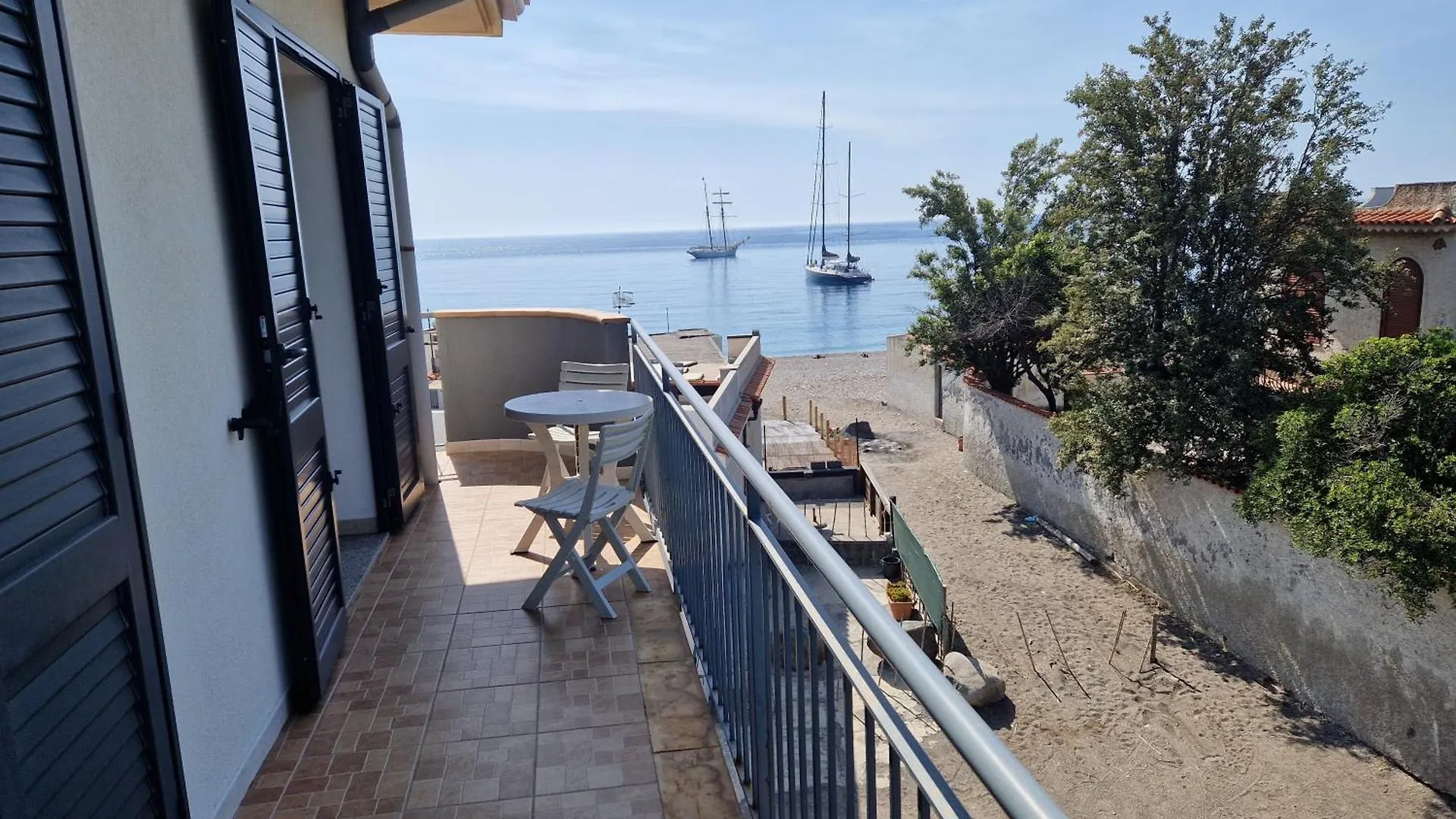 Santanna Beach House - Fondachello-Apartments Com location